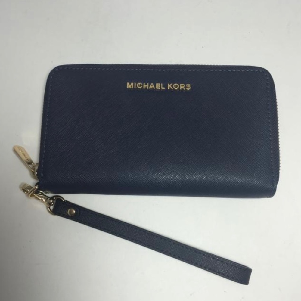 Michael Kors Multifunction Phone Wristlet Wallet